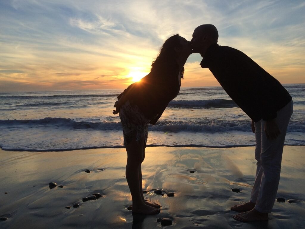 love, couple, beach, kissing, kiss, couple in love, couples in love, happy, romantic, together, romance, happy couple, happy couples, nature, boyfriend, young couple in love, relationship